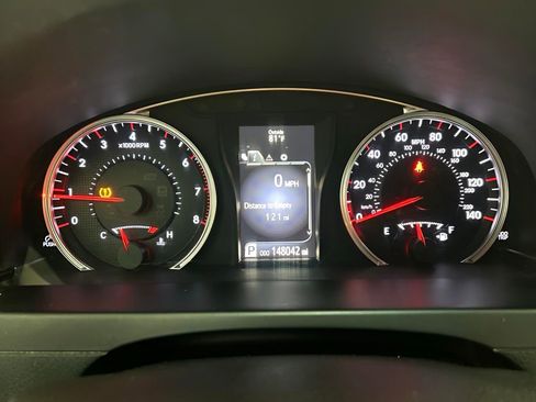 Used 2017 Toyota Camry SE image 16