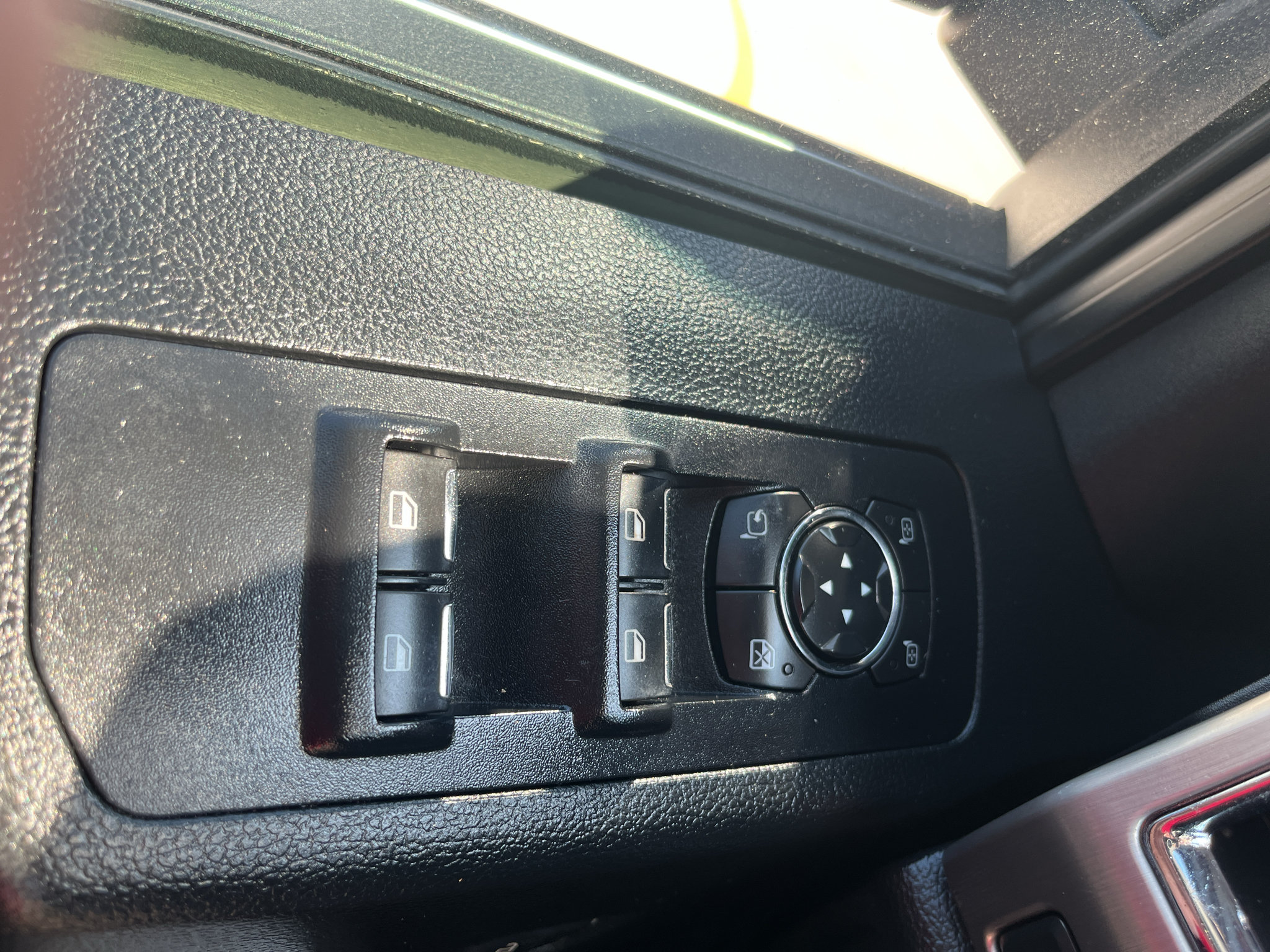 Used 2015 Ford F150 Platinum w/ Technology Package AWD/4WD image 18
