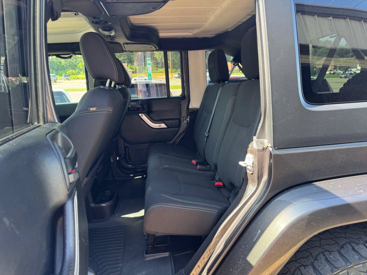 Used 2017 Jeep Wrangler Unlimited Sahara AWD/4WD image 12