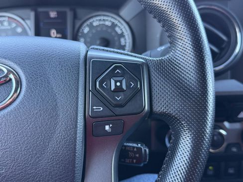 Used 2016 Toyota Tacoma TRD Sport image 35