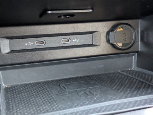 Used 2024 Volkswagen Tiguan SE image 27