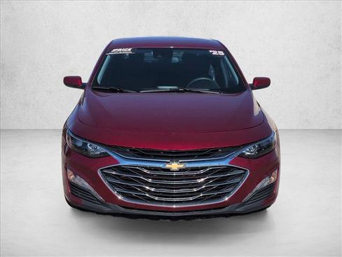 Used 2025 Chevrolet Malibu LT image 2