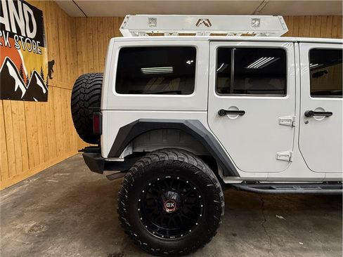 Used 2012 Jeep Wrangler Unlimited Sahara w/ Connectivity Group AWD/4WD image 5