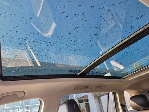 Used 2022 Volkswagen Tiguan SE w/ Panoramic Sunroof Package AWD/4WD image 30