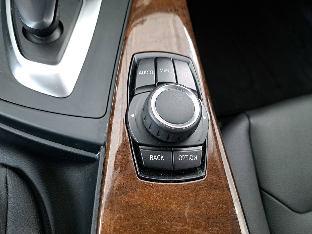 Used 2016 BMW 320i Sedan RWD image 15