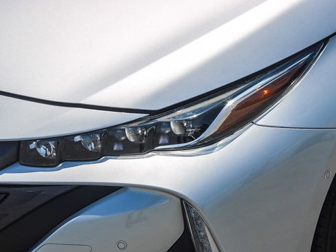 Used 2020 Toyota Prius Prime Limited FWD image 5