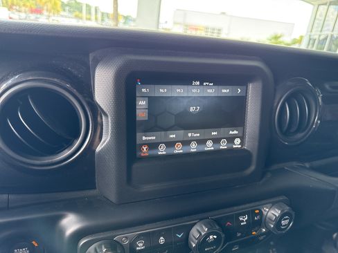 Used 2022 Jeep Wrangler Unlimited Sport AWD/4WD image 23