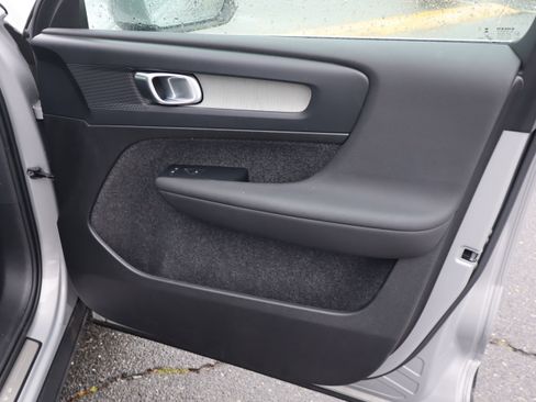 Used 2025 Volvo XC40 B5 Core image 35