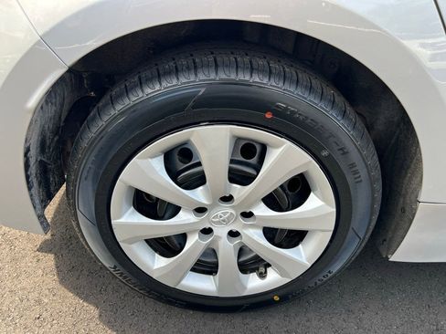 Used 2022 Toyota Corolla LE FWD image 11