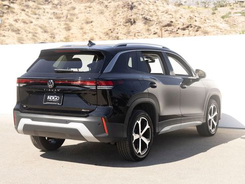 Used 2025 Volkswagen Tiguan SE image 10