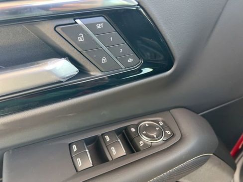 New 2025 Chevrolet Suburban Premier image 17