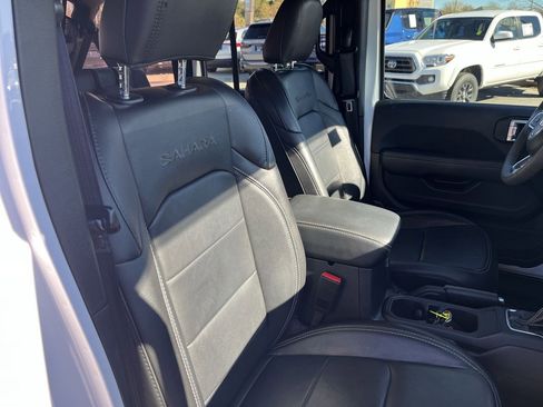 Used 2023 Jeep Wrangler Sahara image 36