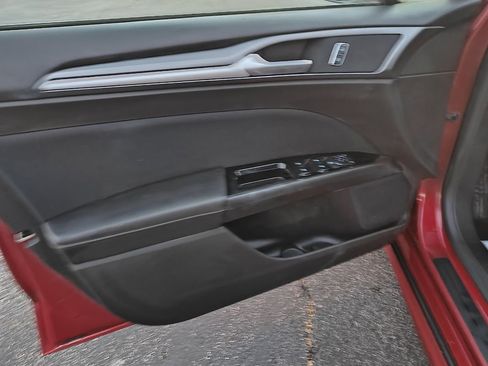 Used 2016 Ford Fusion SE image 10