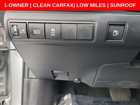 Used 2025 Toyota Corolla SE w/ SE Premium Package FWD image 23
