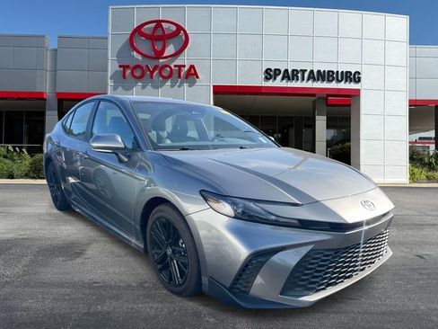 Used 2026 Toyota Camry SE FWD image 1
