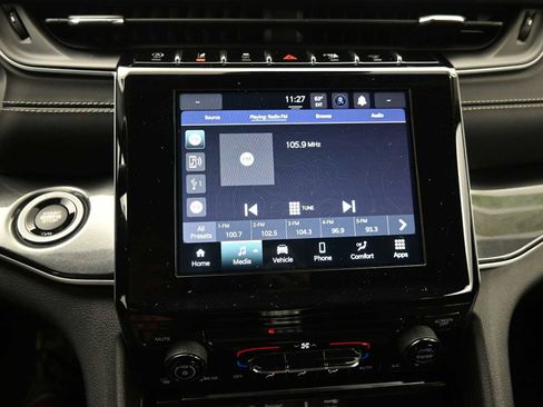 Used 2023 Jeep Grand Cherokee L Laredo image 17