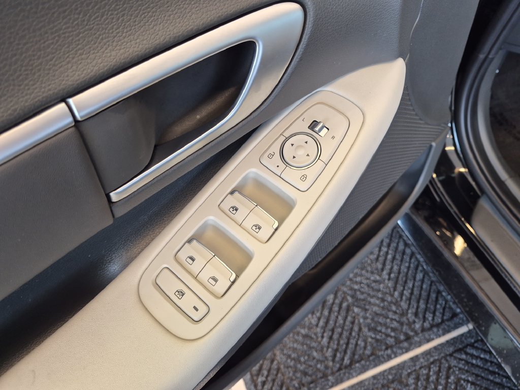 Used 2025 Hyundai Sonata SEL FWD image 15