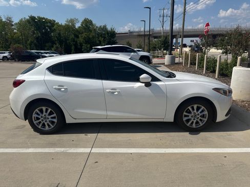 Used 2016 MAZDA MAZDA3 i Touring FWD image 2