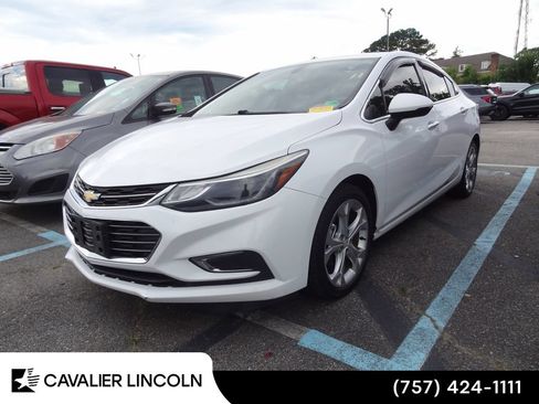 Used 2018 Chevrolet Cruze Premier FWD image 3