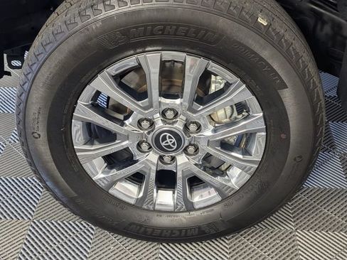 Used 2024 Toyota Tacoma Limited w/ Limited Package (LT) AWD/4WD image 8