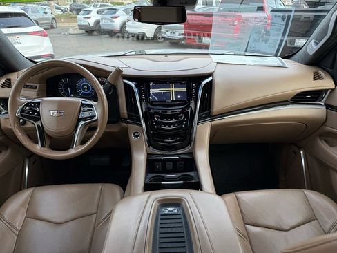 Used 2019 Cadillac Escalade Platinum image 11