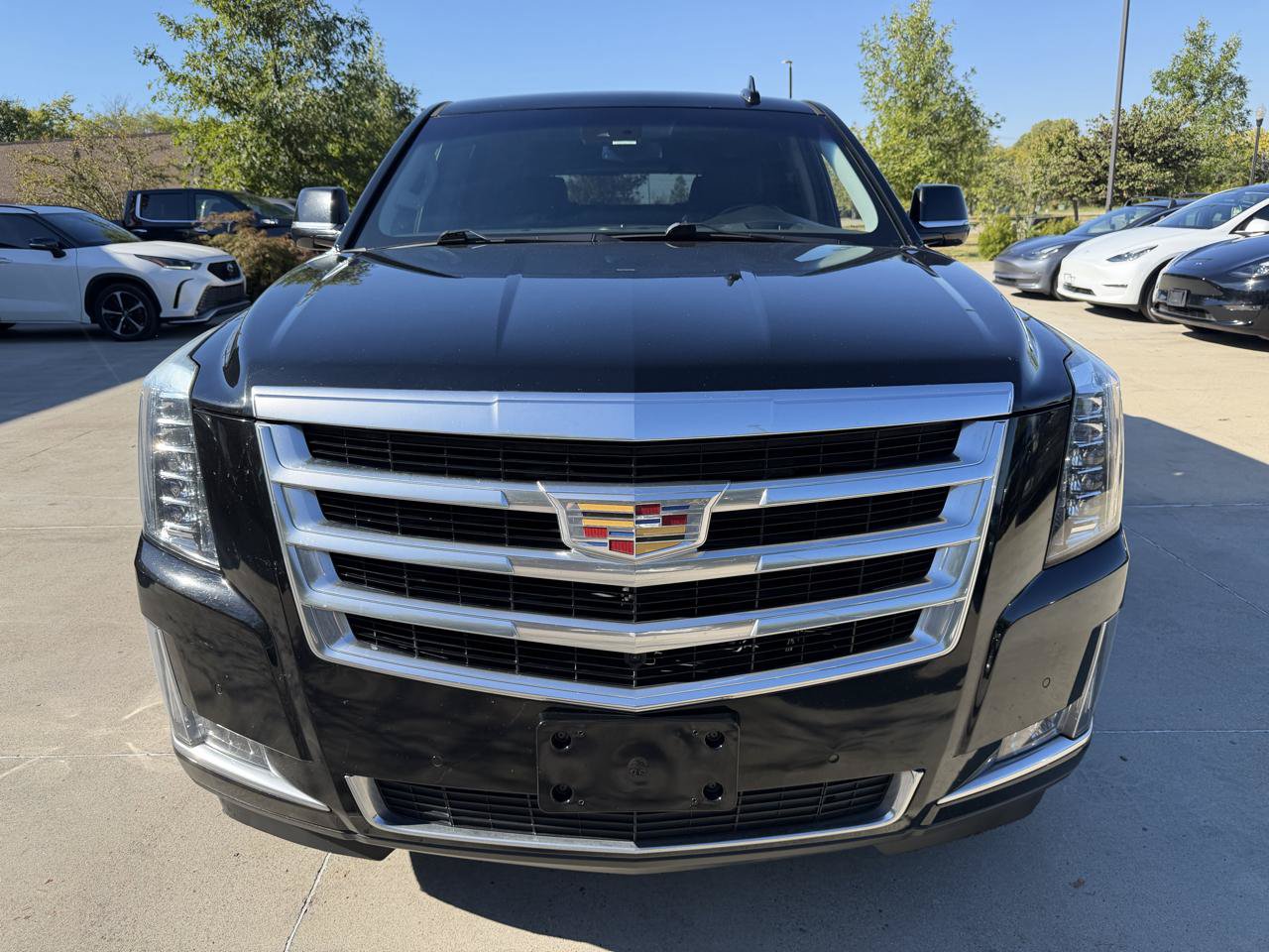 Used 2020 Cadillac Escalade Luxury AWD/4WD image 2