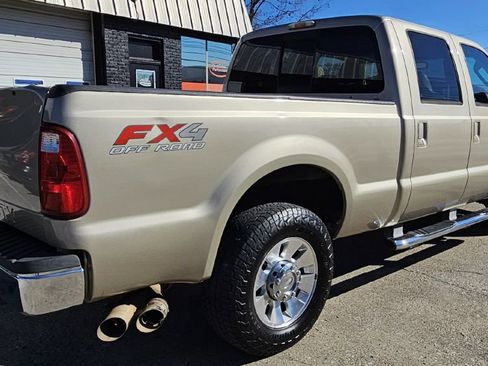 Used 2010 Ford F250 4x4 Crew Cab Super Duty image 7