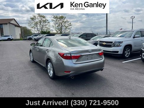 Used 2015 Lexus ES 350 w/ Luxury Package FWD image 7