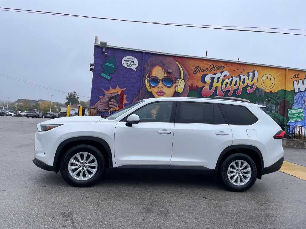 Used 2024 Toyota Grand Highlander AWD image 2