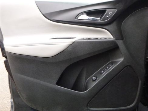 Used 2018 Chevrolet Equinox Premier image 17