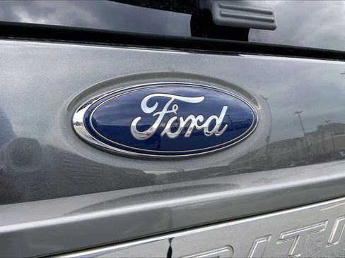 Used 2017 Ford Expedition Limited w/ Equipment Group 301A RWD image 31