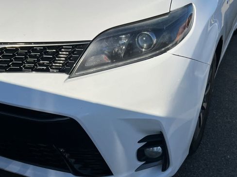 Used 2019 Toyota Sienna SE Premium AWD/4WD image 11