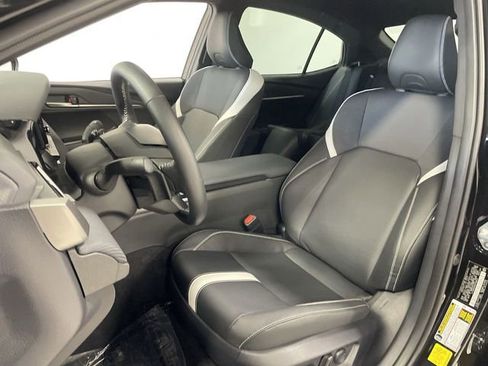 Used 2025 Toyota Camry SE image 11