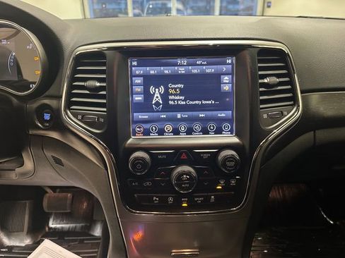 Used 2018 Jeep Grand Cherokee Altitude image 11