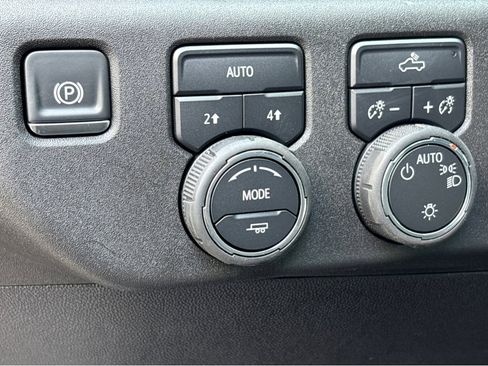 New 2026 Chevrolet Silverado 1500 LT w/ Convenience Package II AWD/4WD image 12
