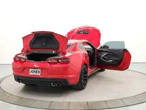 Used 2020 Chevrolet Camaro LT w/ Black Appearance Package RWD image 14