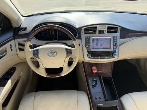 Used 2011 Toyota Avalon Limited image 14