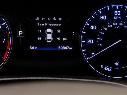 Used 2016 Hyundai Genesis 3.8 AWD/4WD image 27