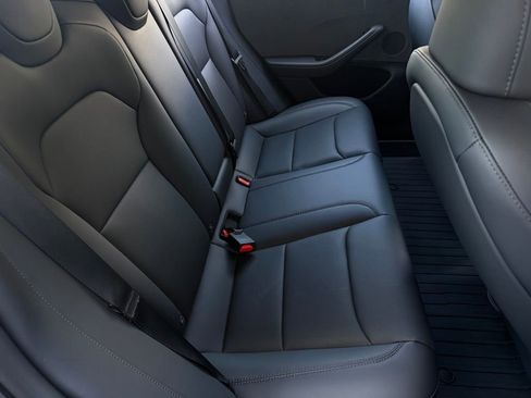 Used 2025 Tesla Model 3 Long Range RWD image 18