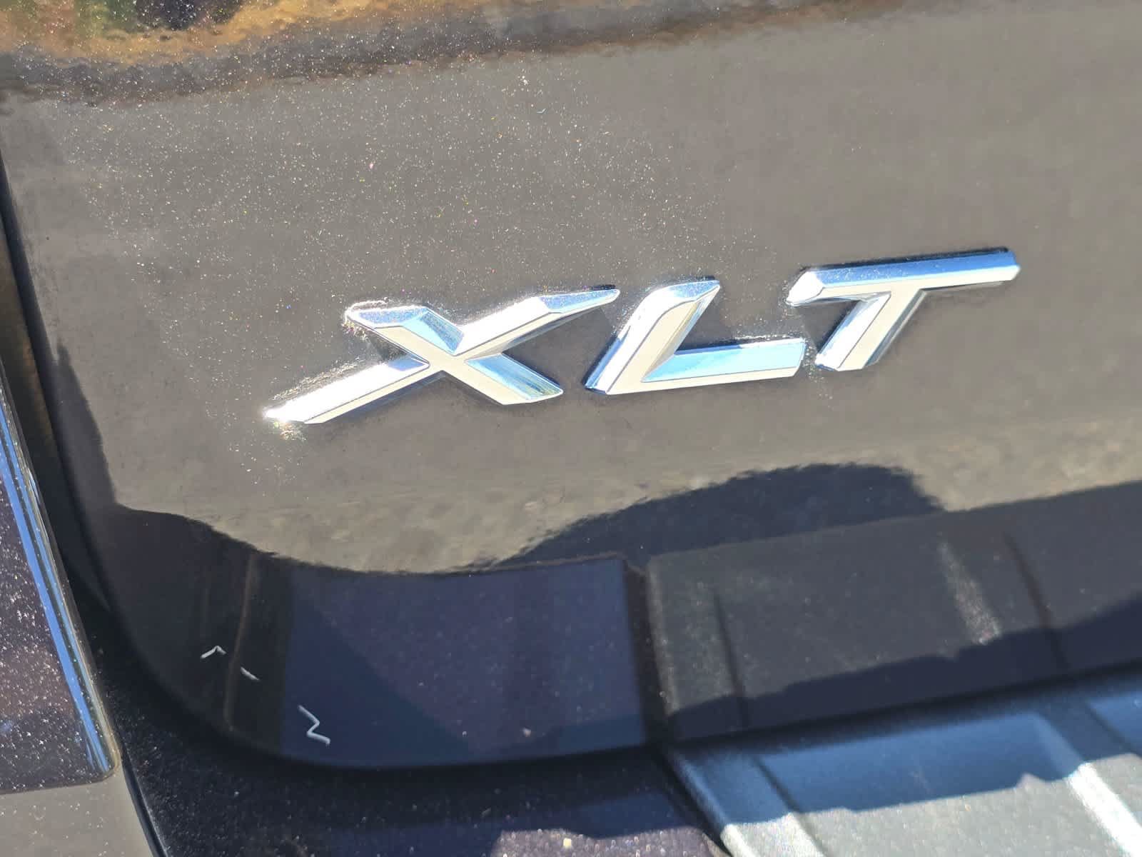 Used 2021 Ford Explorer XLT w/ Equipment Group 202A AWD/4WD image 7