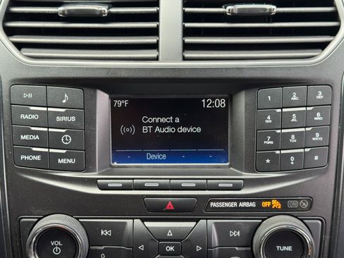 Used 2019 Ford Explorer XLT FWD image 22