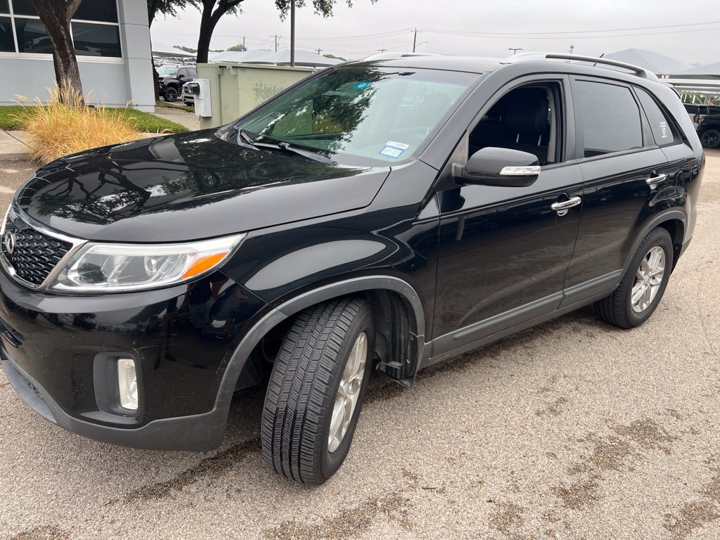 Used 2014 Kia Sorento LX w/ Premium Package FWD image 2