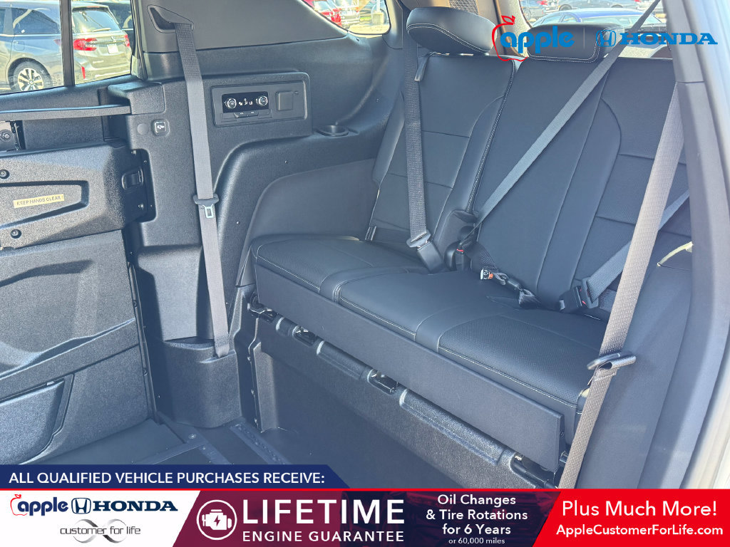 Used 2026 Chevrolet Traverse LT w/ Driver Confidence Package FWD image 19