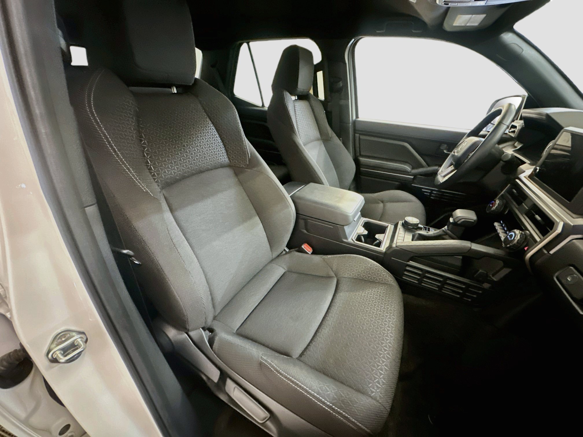 Used 2025 Toyota 4Runner SR5 AWD/4WD image 32