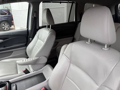 Used 2020 Honda Pilot Touring image 12