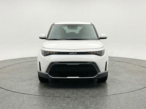 Used 2025 Kia Soul LX w/ LX Technology Package FWD image 2
