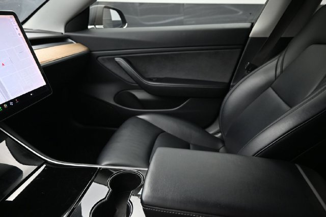 Used 2018 Tesla Model 3 Long Range RWD image 12