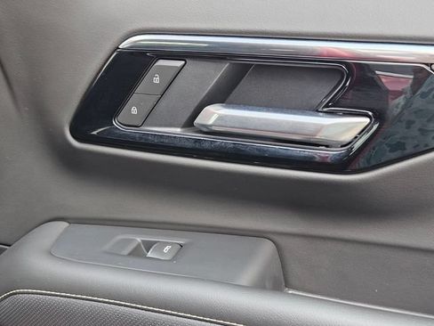 Used 2025 Chevrolet Tahoe Premier RWD image 16