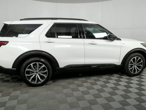 Used 2025 Ford Explorer ST-Line w/ Premium Package RWD image 2