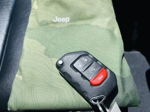 Used 2024 Jeep Wrangler Unlimited Sahara w/ Technology Group AWD/4WD image 40